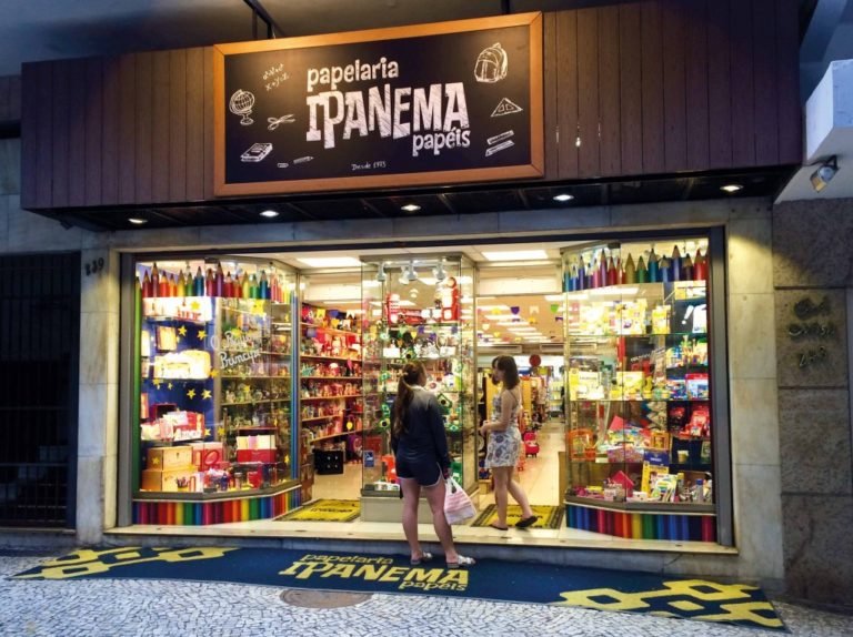 Papelaria Ipanema Vitrine da Papelaria Ipanema. Bonita, criativa e que com certeza impacta nas vendas.